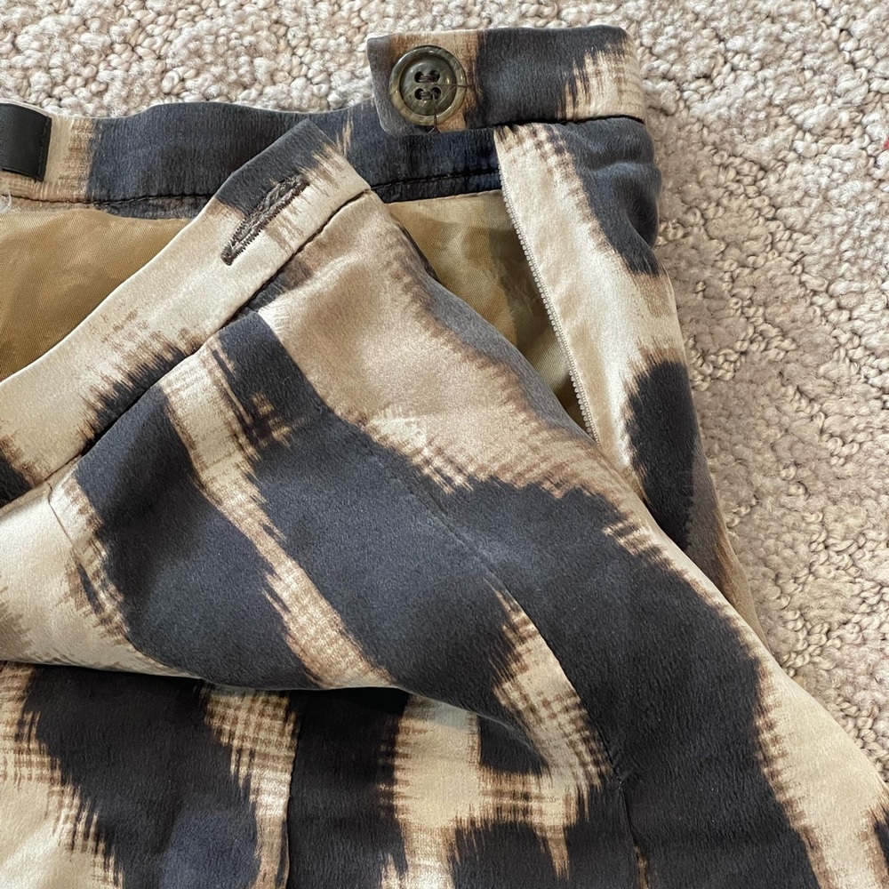 Weekend MaxMara Beige and Black Leopard-Print Short Skirt, 100% Silk, US 6 - Picture 9 of 15